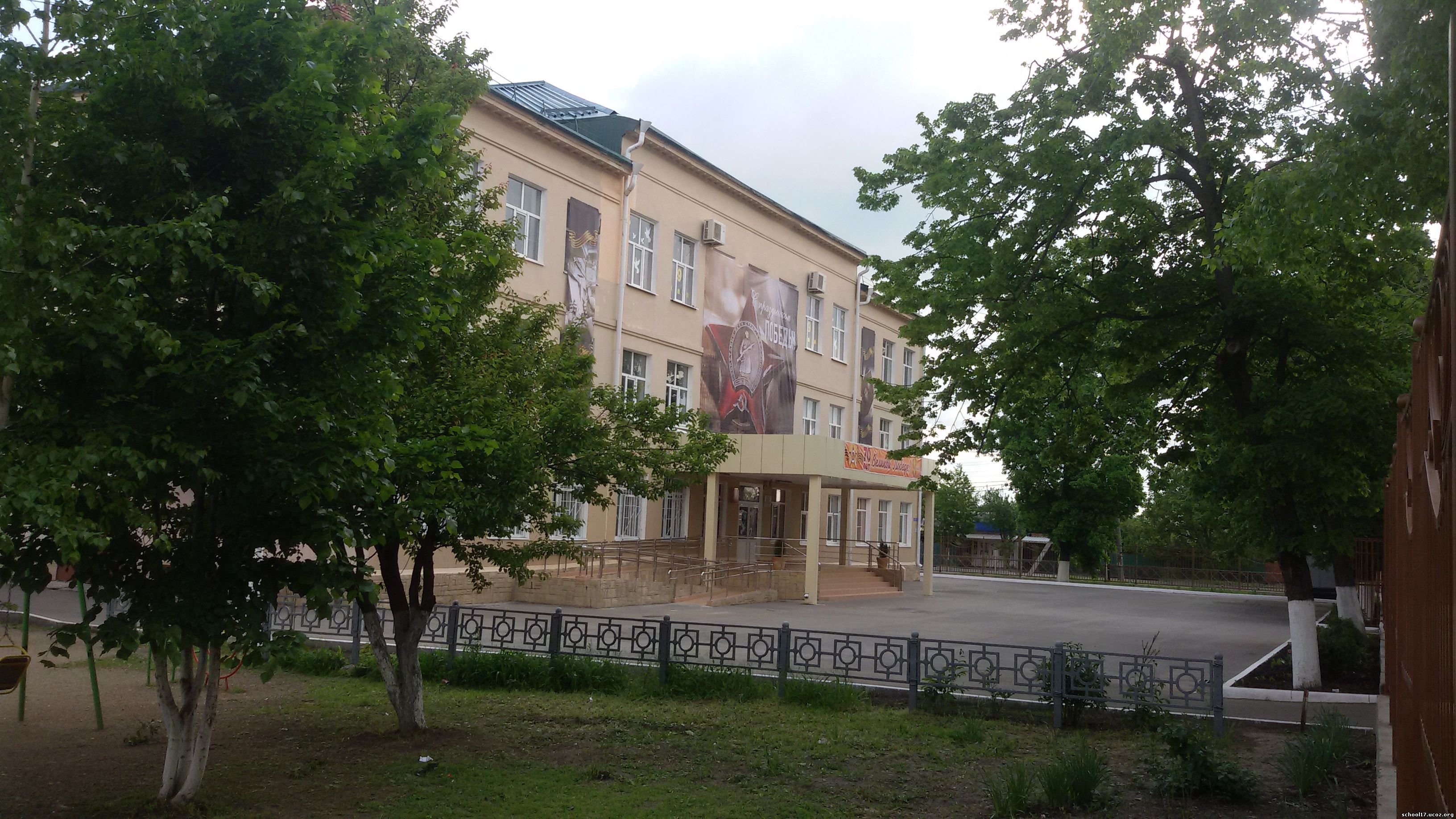 Фотография школы.